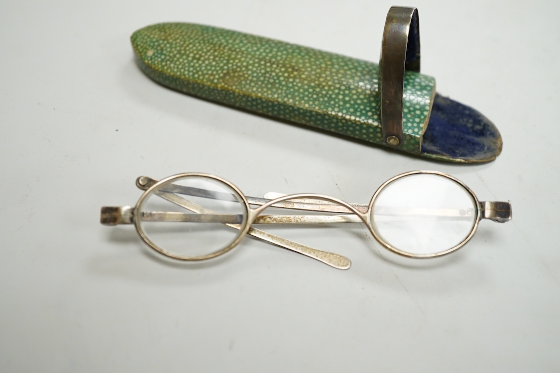 A pair of Wellsworth safety goggles with mesh sides, a pair of green tinted safety goggles with mesh sides, cased, and a pair of mesh wire sided safety spectacles with green tinted lenses (3)